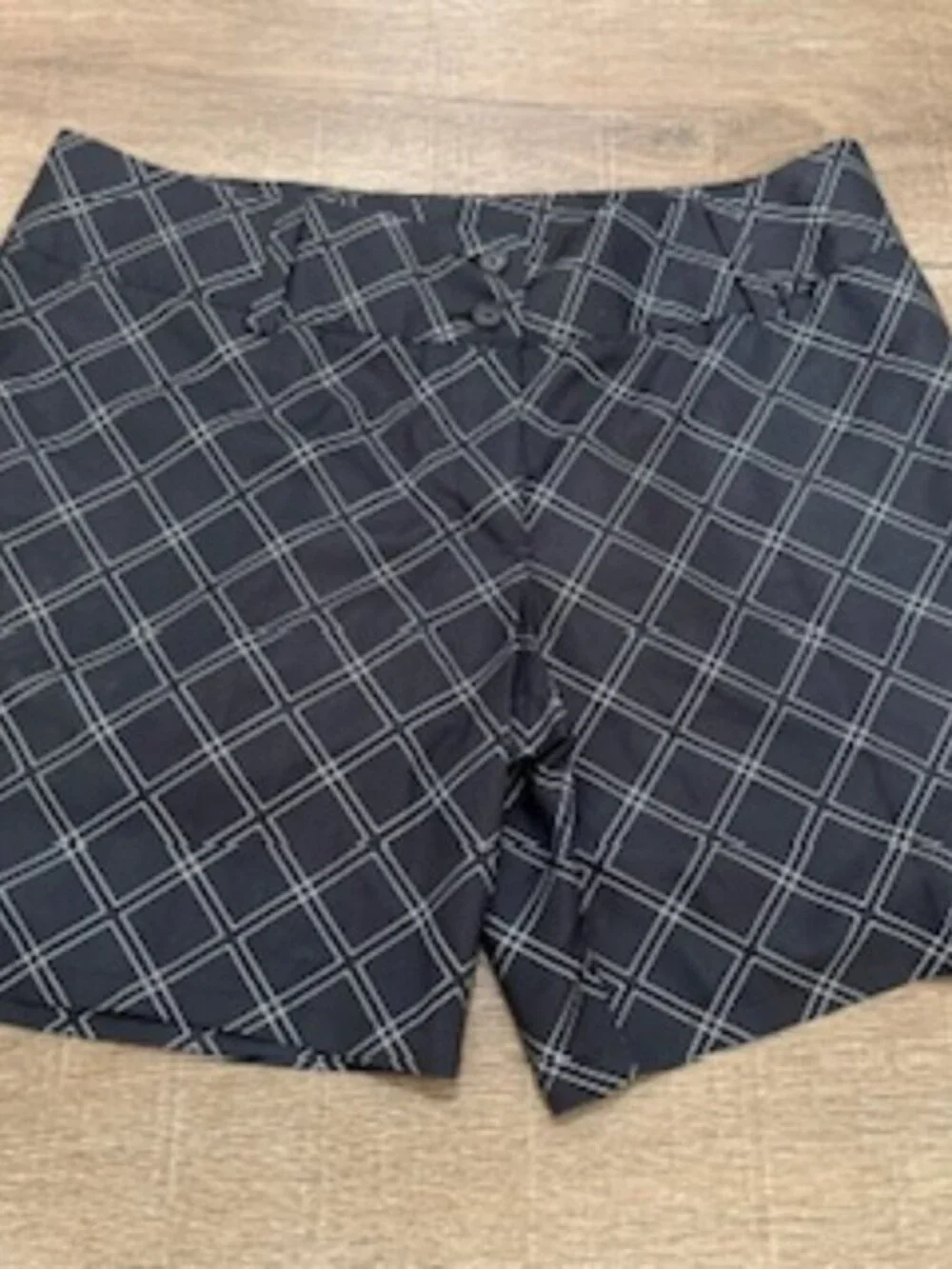Adidas Golf shorts Women’s‎ size 10 lightweight breathable black geometric print